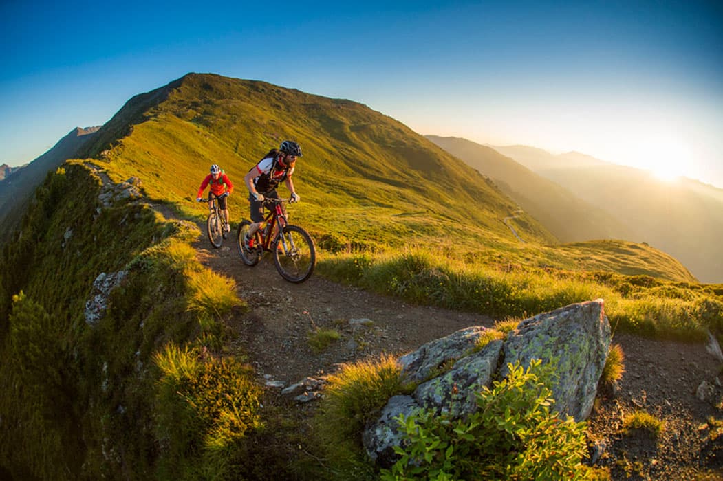 Bike-Tour bei Sonnenaufgang